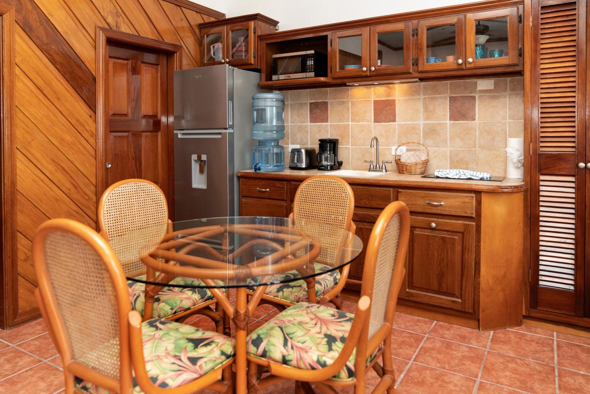 X'Tan Ha- The Waterfront Hotel Сан Педро Екстериор снимка