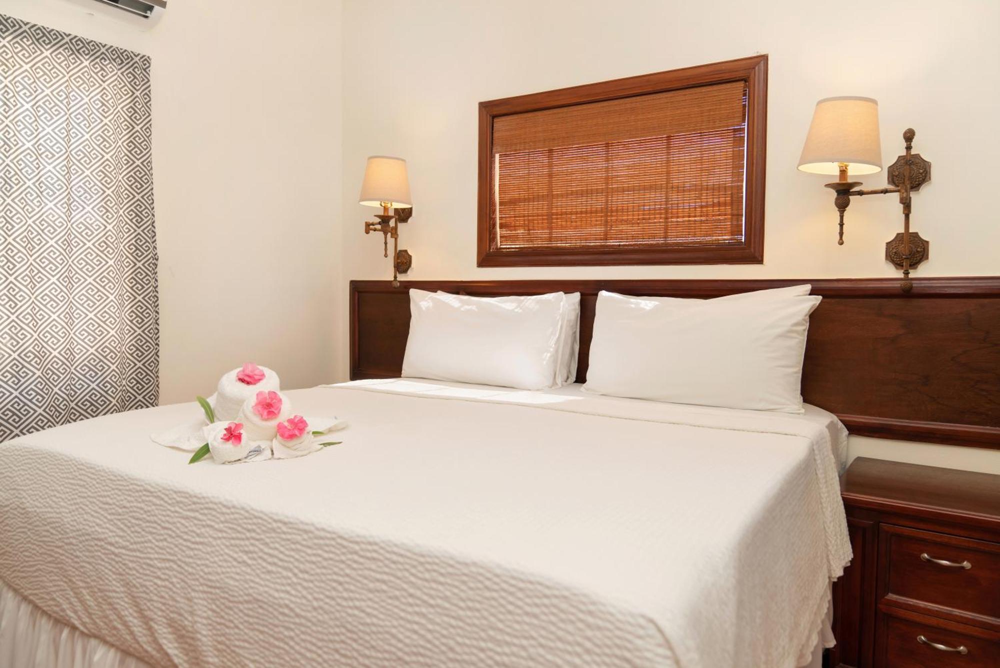 X'Tan Ha- The Waterfront Hotel Сан Педро Екстериор снимка